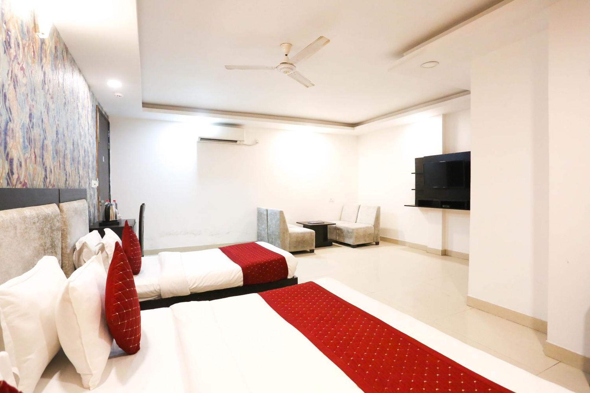 Hotel Aashiyana นิวเดลี ภายนอก รูปภาพ