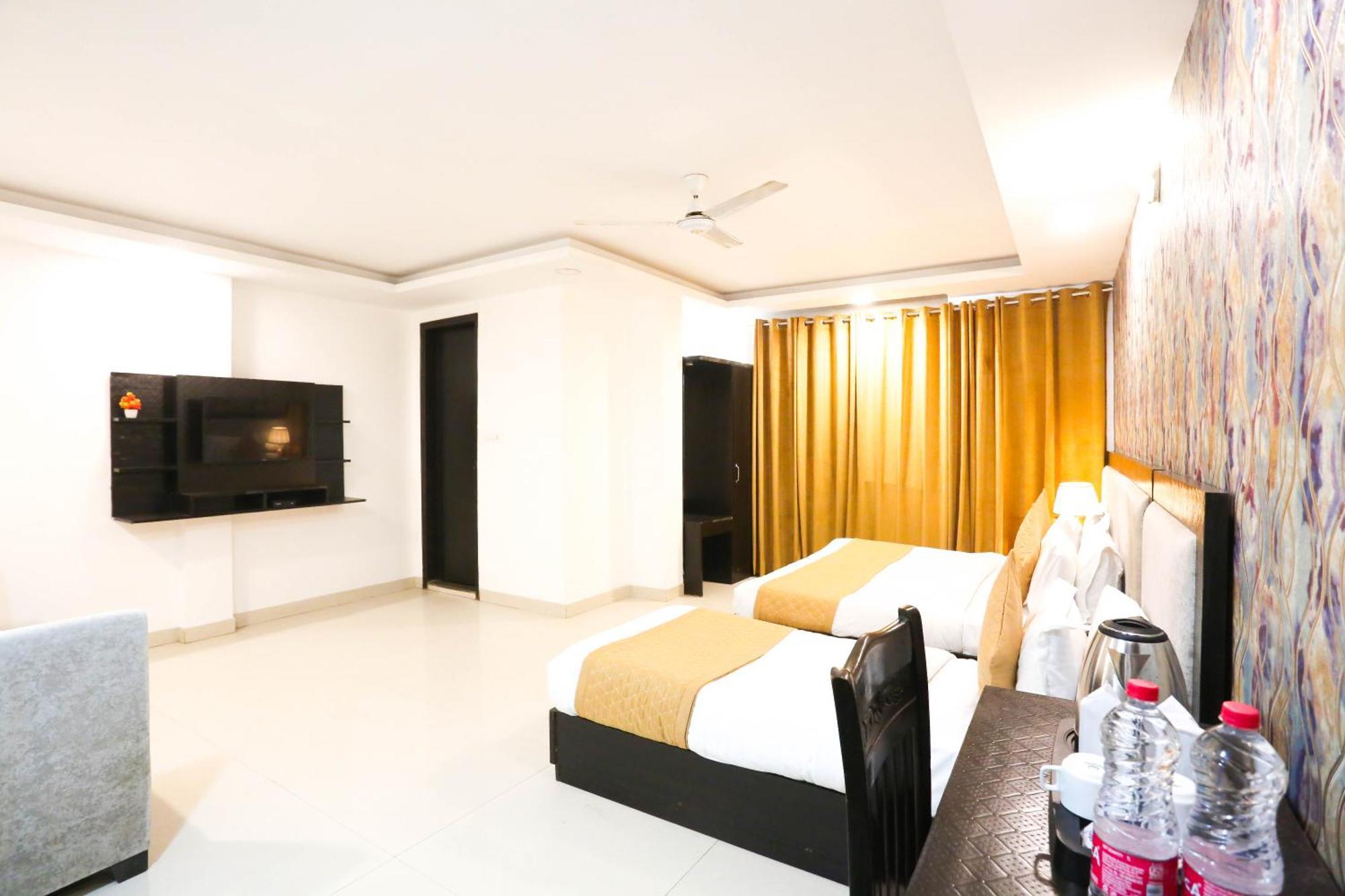 Hotel Aashiyana นิวเดลี ภายนอก รูปภาพ
