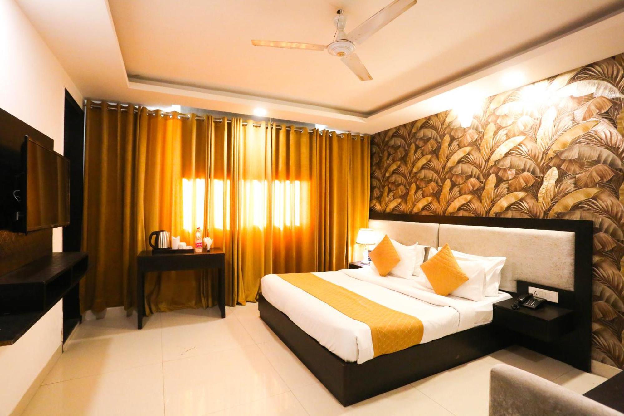 Hotel Aashiyana นิวเดลี ภายนอก รูปภาพ